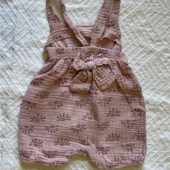 Emily And Oliver Pink Muslin Romper 6-9 Months - Picture 3 of 6